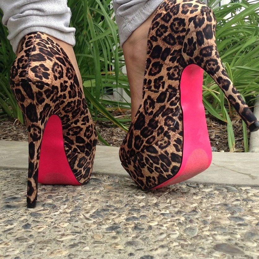 ilovecuteshoesblog:  Print Fabric Closed Toe Platform Pump Heels at ILoveCuteShoes.com