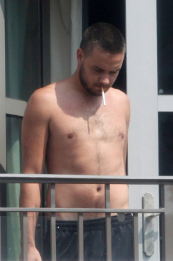 shirtlessmalecelebs:  Liam Payne