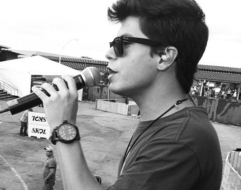 lualuinha-deactivated20130402:  Rebeldes in: Cantando.  