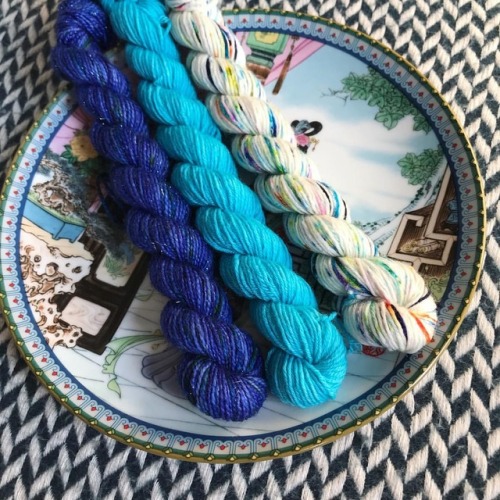 Who else thinks mini-skeins are adorable? I love using them for contrast toes, heels and cuffs. And 