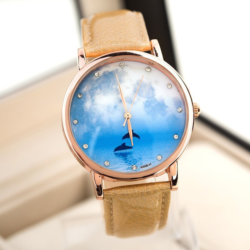 asutoraru96:  hiddenforestgirl86:  lovenowar:  A beautiful watch with galaxies right