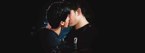 zachlus: petekao kisses I want a bf!!! Any takers??