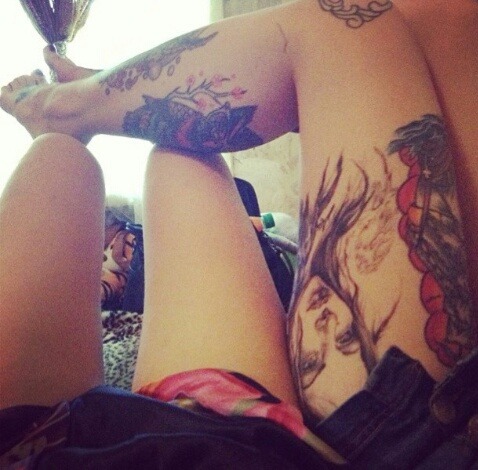 modifiedwhore:  Let me rest my legs on yours babe&lt;3 