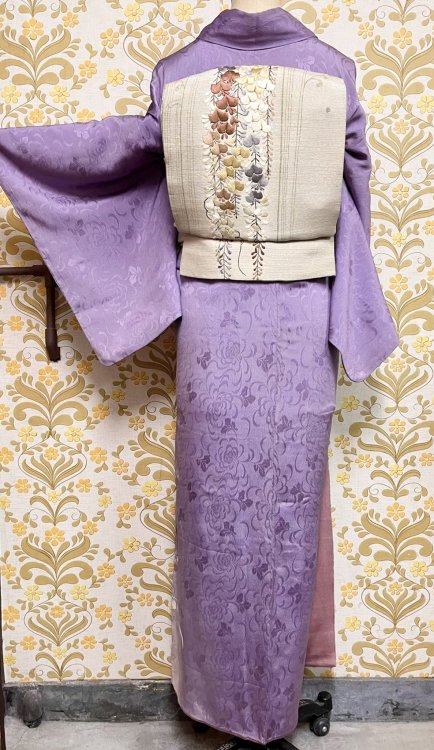 Softest spring antique outfit, featuring a glorious lilac irotomesode with cattleya orchids (or mayb