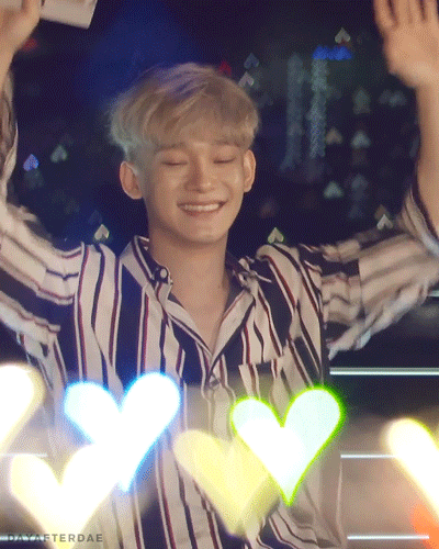 dayafterdae: chen celebrating when we hit a 100 million hearts on vlive