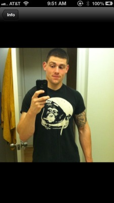 undercoverguy:  militaryboysunleashed:  21 year old marine in San Diego  I’m in love 