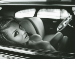 nude in Cars