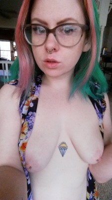 chellesilverstein:  clips4sale     manyvids    live shows 