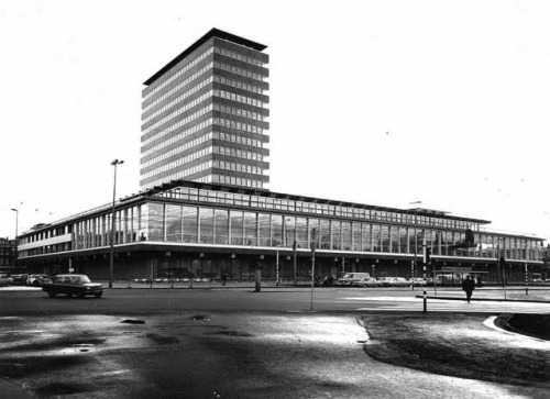 germanpostwarmodern:Headquarters of “De Nederlandsche Bank” (1960-68) in Amsterdam, the 