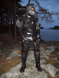 diverpup:  M17A2 mask also works with loitokari drysuit.