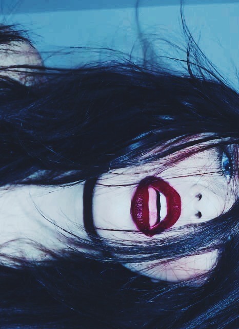 muzikritimleriledans:  Şuradaki • Never Again •: We Heart It 