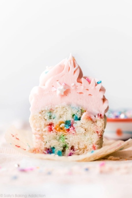 fullcravings: Confetti Sprinkle Cupcakes