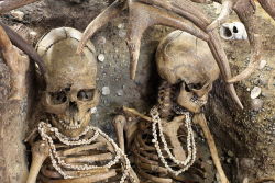 fyeah-history:  The skeletons of two women