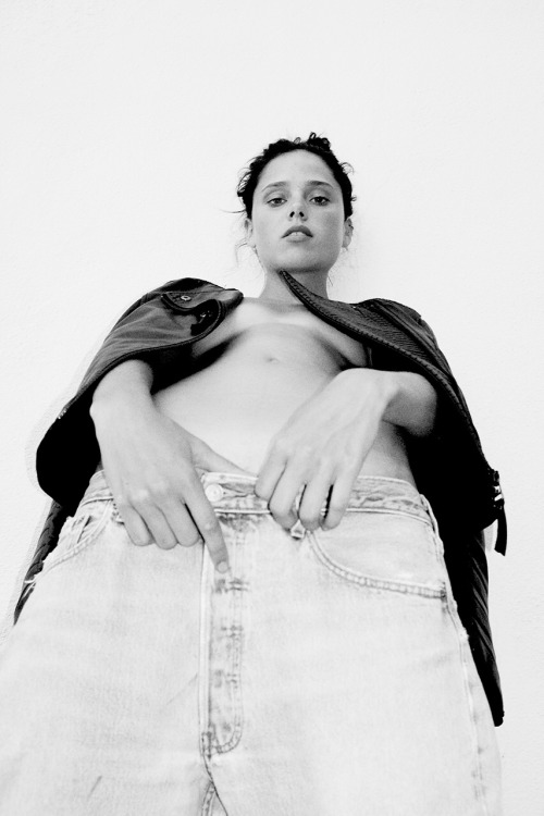 Braless Babes - #NoBraRevolution