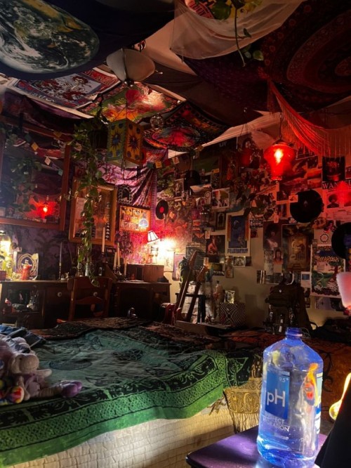 Rooms That Reminds Me Of Alice In Wonderland And Howls Moving Castle>>