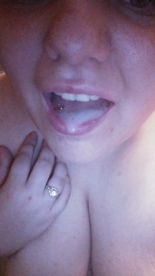 sticky-bedroom-beauties:  nightmary42:  My first mouthful as a fiance 💍👰💖  That’s true love. 💦💦💦