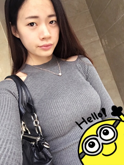 cocksucker2828: 白天乖乖工作，晚上我就是淫荡小骚货。 真想在办公室上了新来的小鲜肉，让他都射脸上和嘴里 强上他