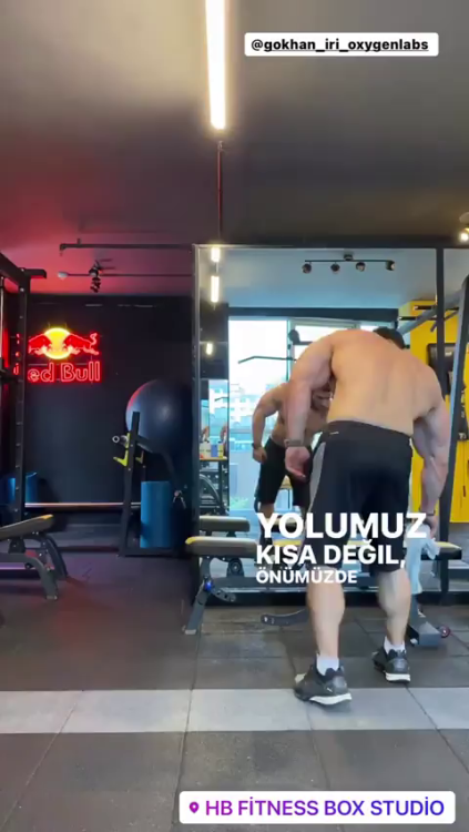 msl4xxl:Harun Yilmaz. Cut. Only fair since I posted him here off season: https://msl4xxl.tumblr.com/post/190163254851/harun-yilmaz-a-distinctly-off-season-one-too-we that I post him here cutting up. But which one is better? Love the way his chain just