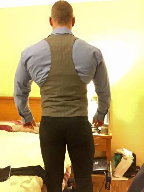bbstreetclothes:  Hunky Aussie bodybuilder Brian S. Emerson!