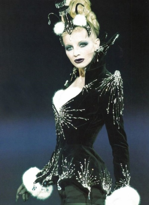 ladolcevitabella:Thierry Mugler Iconic Fashion From The Past!