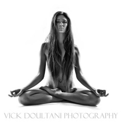 artnudesandsex:Yoga girl by Vick Doultani