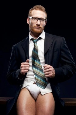 gaycomicgeek:  http://gaycomicgeek.com/hot-sexy-male-gingers-the-week-is-almost-over-nsfw/