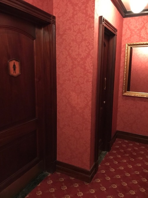 Single urinal at the posh Walt’s restaurant at Disneyland Paris.
