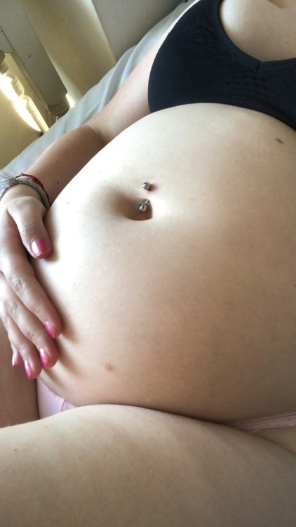 swollenbellygirl: A belly goddess in her natural state - lounging