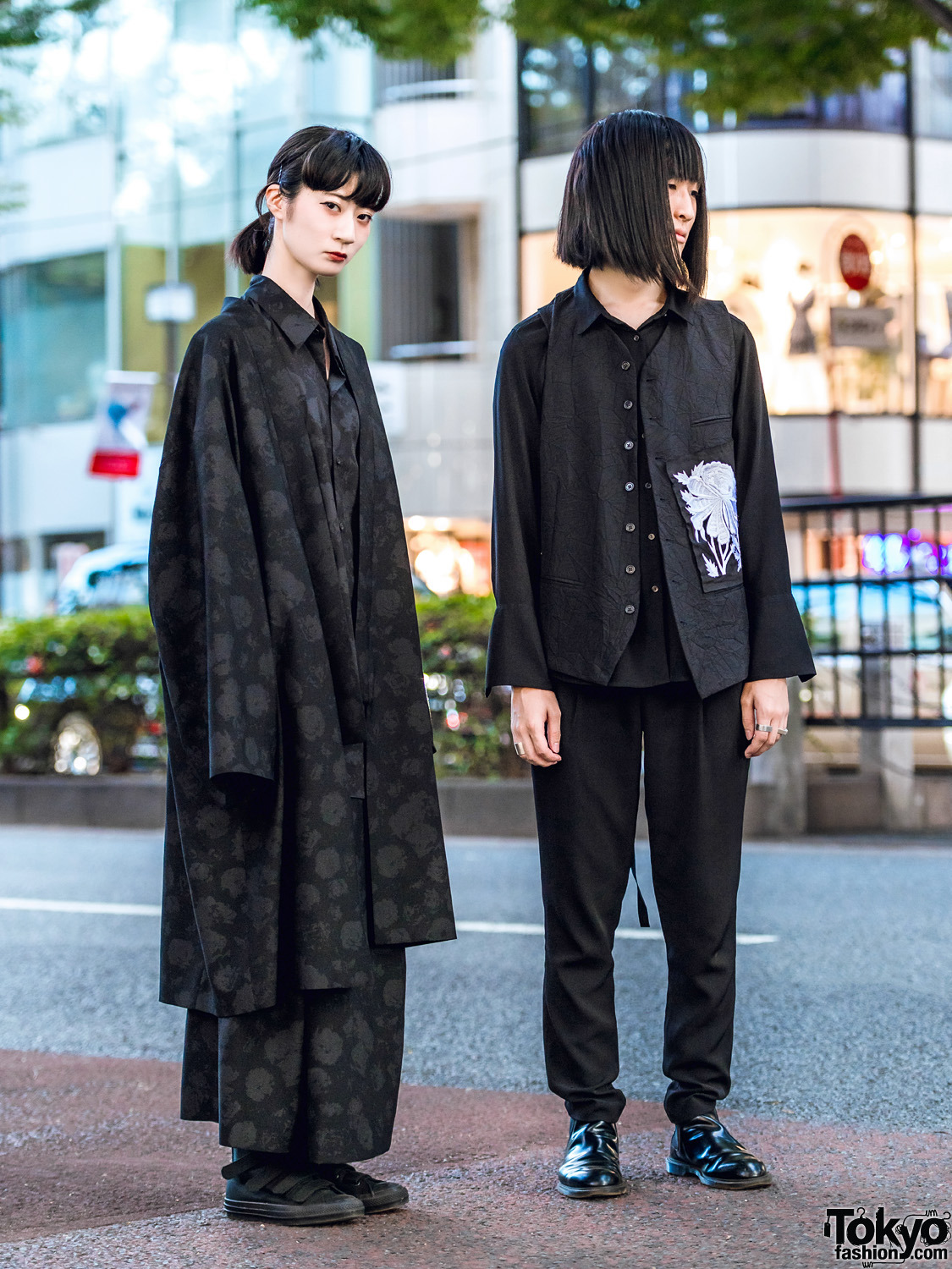 tokyo-fashion:  Saaya and Mao on the street in Harajuku wearing minimalist monochrome