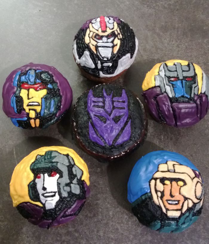 blackunic0rn:  Scavenger cupcakes! -to celebrate getting an A on my Forensic Anthropology
