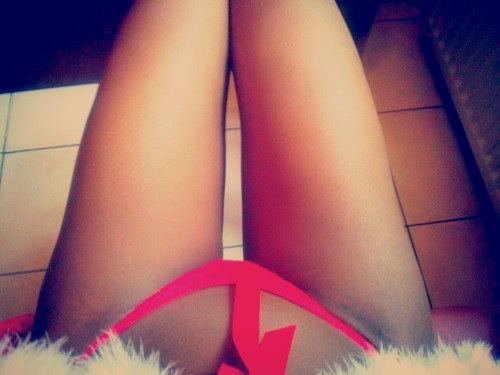 xbombchellsx:  me..about to give somebody’s Daddy the best XMas gift he ever received. 