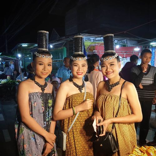 #morlam #dancers #breaktime #isaan #festival #thailand (at บ้านน้ำปลีก จ.อำนาจเจริญ) https://www.ins