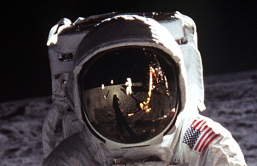 coldlikedeath: humanoidhistory: July 20, 1969 – While Neil Armstrong was taking a picture of B