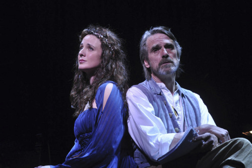 fuckyeaharthuriana: Guinevere and Arthur from the Camelot musical