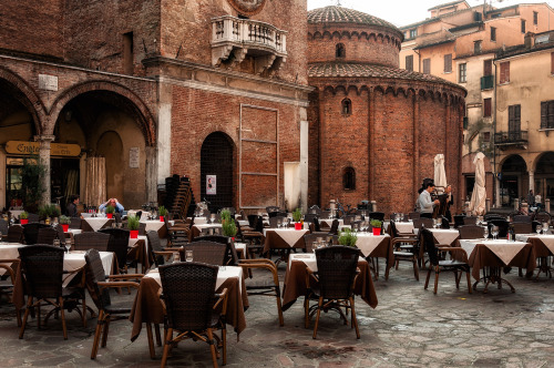 thisismyitaly:  Piazza delle Erbe, Mantova  © Sergio Locatelli    Table for 2….