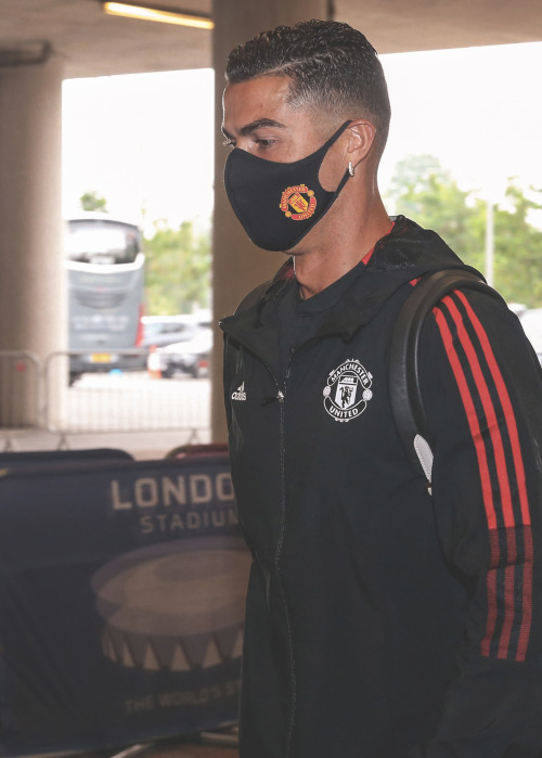 Cristiano Ronaldo of Manchester United arrives ahead of the match between West Ham United and Manche