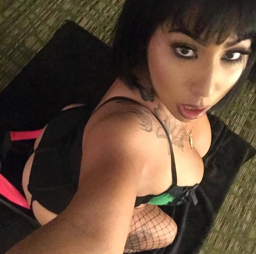 Follow my bad kitty. #barriogirls @badkitty559  @badkitty559  @badkitty559  @badkitty559