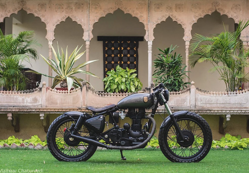 caferacerdesign:  Cafe Racer Design Source Royal Enfield Standard 350 @caferacerdesign