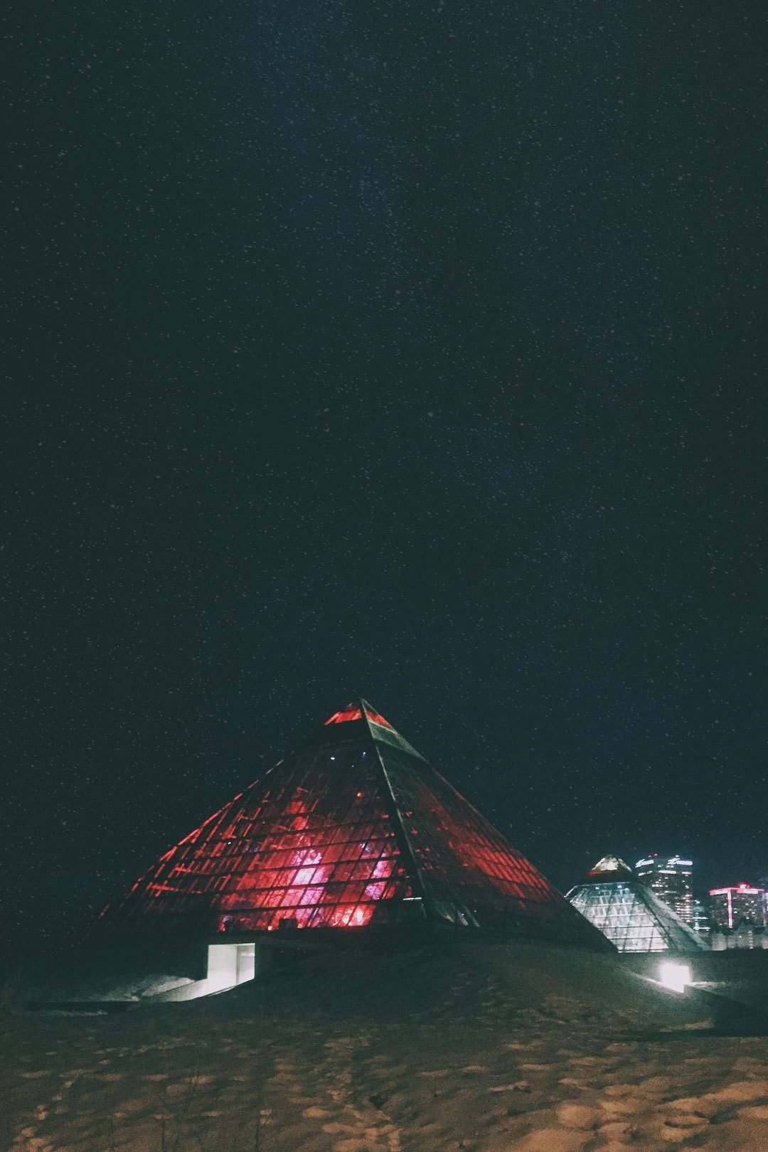 avenuesofinspiration: Night Lights 🌃 | @Mammothstock | AOI  