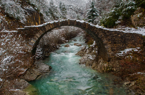 beautiful-basque-country:Winter in Larra-Belagua.