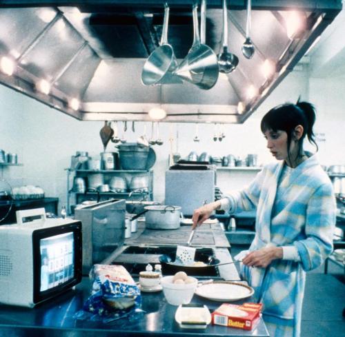justscreenshots:Shelley Duvall cooks in the Overlook Hotel’ kitchen (behind the scenes of Kubrick’ T