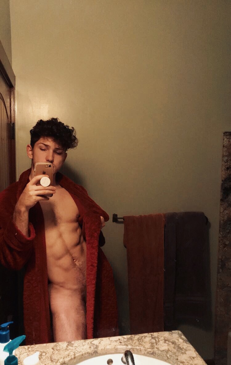 sincerely-mason:  Santa, baby, I’ve been an awful good boy. 👼🏻