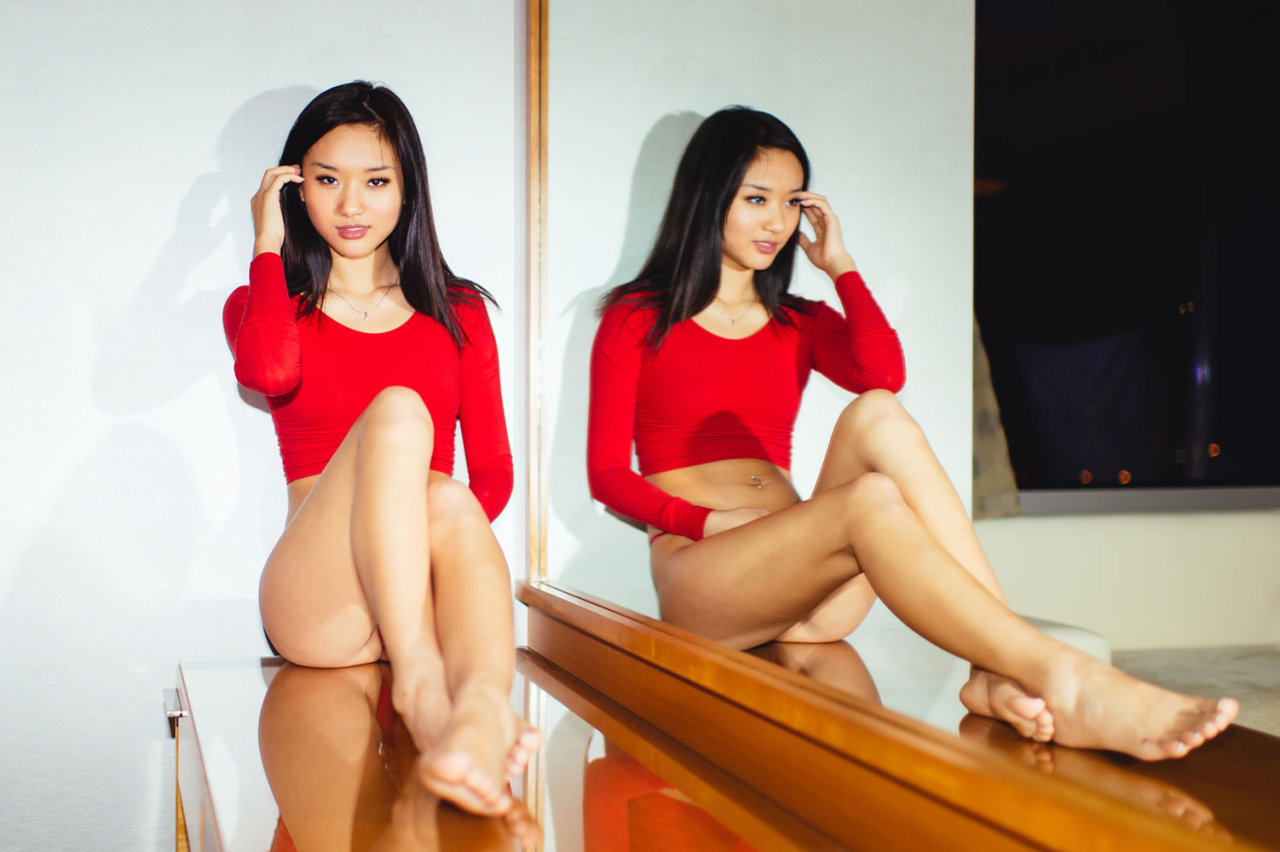 dreadinny:  Hotel Mirror                            Alina Li   