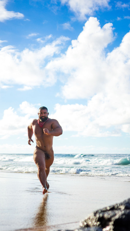 noodlesandbeef:Obligatory running nude on the beach photo. (at secret beach)