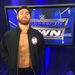 lasskickingwithstyle:  wwe: #SamiZayn takes on @chrisjerichofozzy in the main event of #Smackdown! 