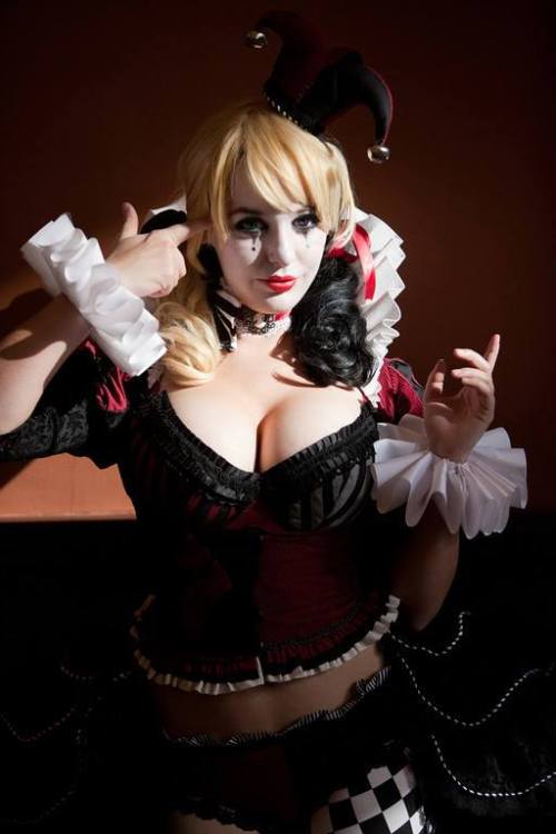 cosplayandgeekstuff:    Lisa Lou Who (USA) as Harley Quinn.Photos by: AndrewDHphotos