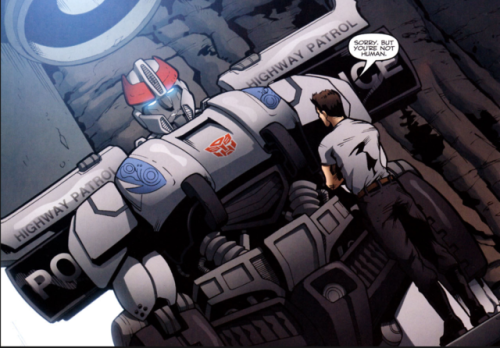 iopele:apricots-from-nara:abrilexa:picsofprowl:and here, folks, is how Spike Witwicky broke Prowl’s 