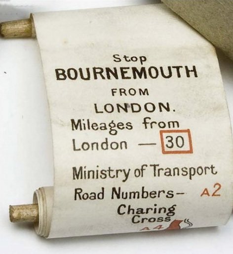 mapsontheweb:The Plus Four Wristlet Route Indicator, a British product from the 1920s,is a scroll-ma