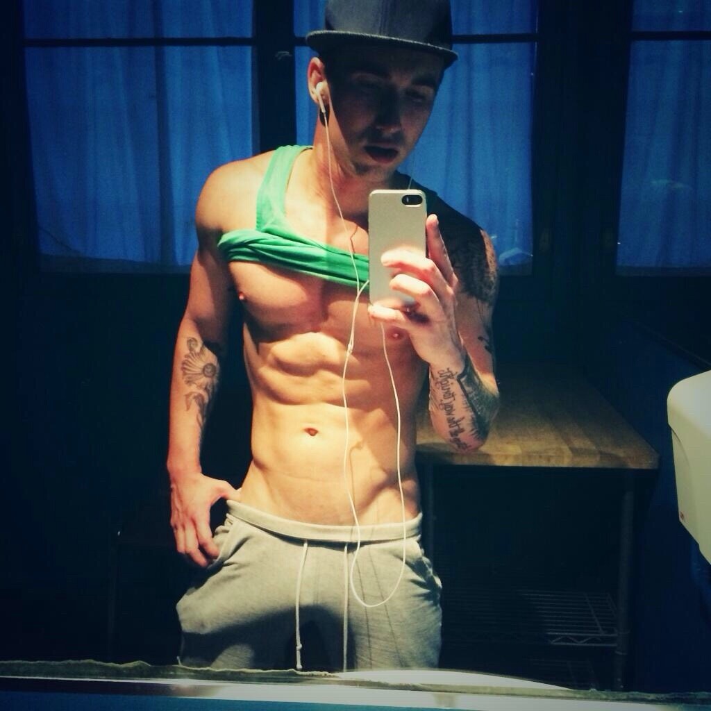 jockguybttm:  Damn this lil dude is packing some dick