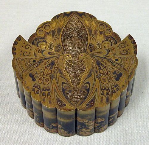 treasures-and-beauty:Box in the Shape of a Butterfly, 19th century Japan, Edo period.     